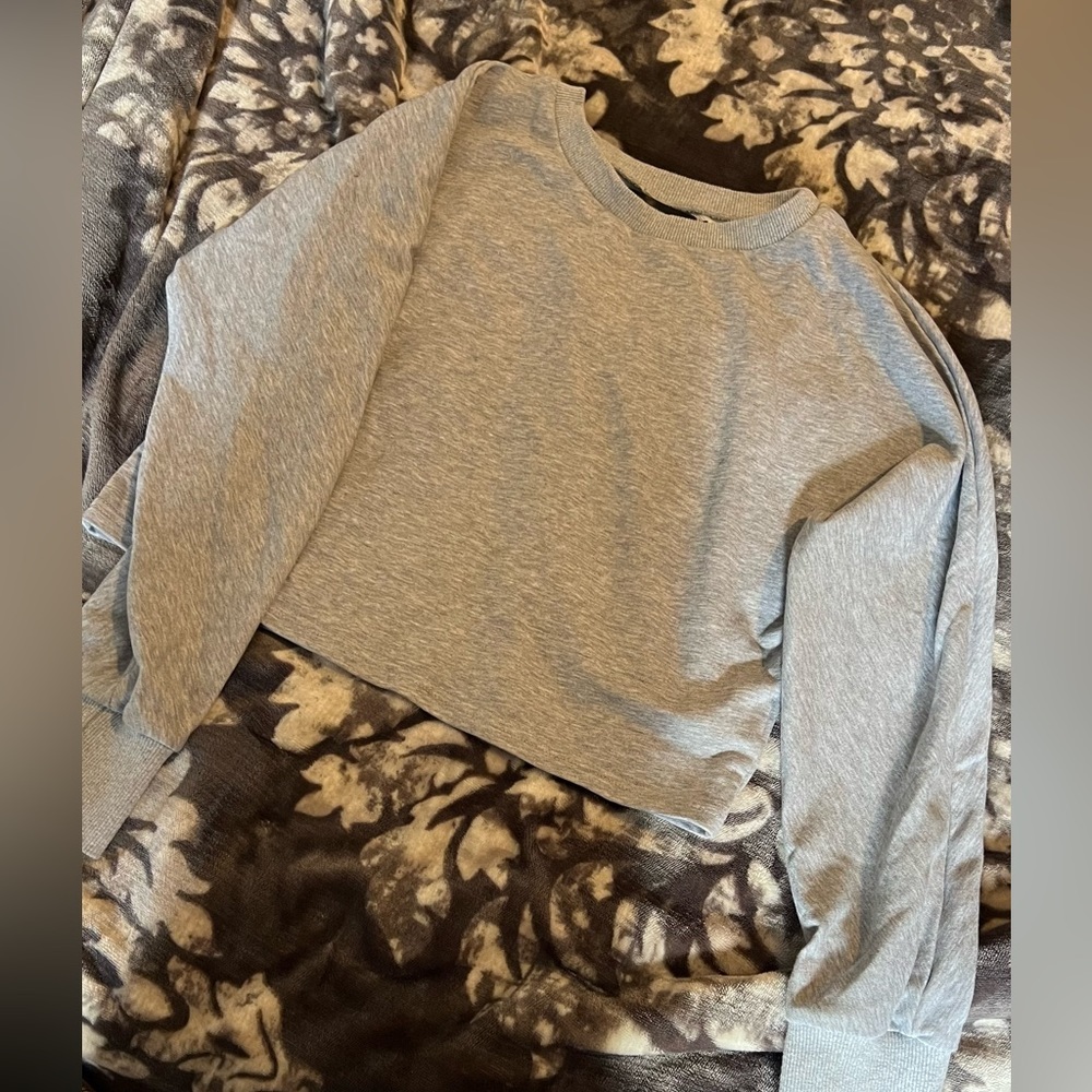 Cropped crewneck